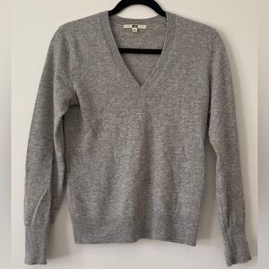 Uniqlo Cashmere Heather Gray V-Neck Sweater, XXS